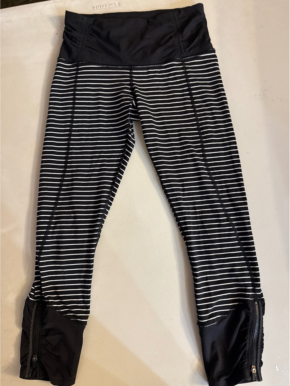 Lululemon black and white striped leggings size 4